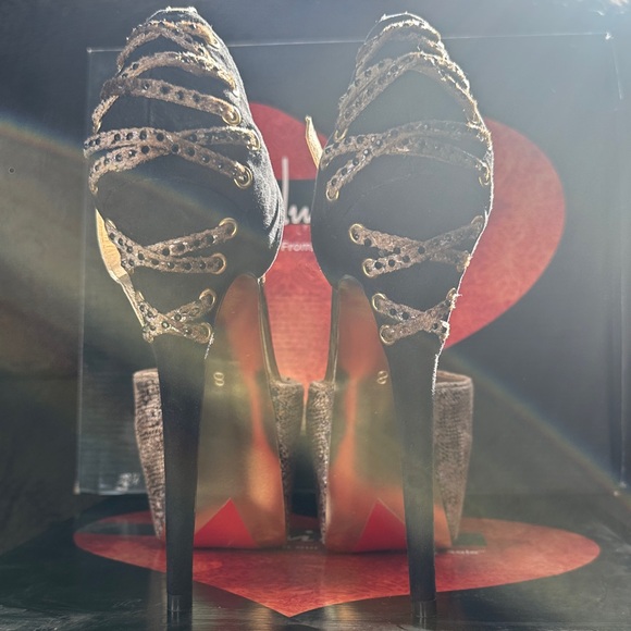 Luichiny Shimmering Brown 7” Platform Heels - Picture 4 of 6